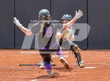 Thumbnail 2 in Keokuk vs Iowa City West (Varsity Classic) photogallery.