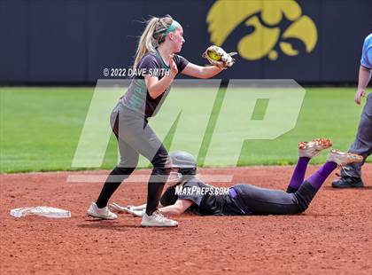 Thumbnail 2 in Keokuk vs Iowa City West (Varsity Classic) photogallery.