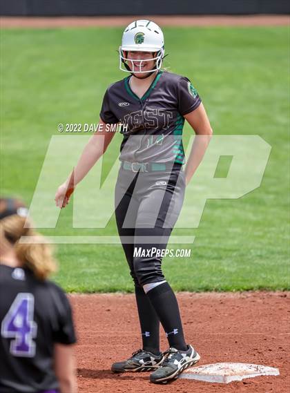 Thumbnail 2 in Keokuk vs Iowa City West (Varsity Classic) photogallery.