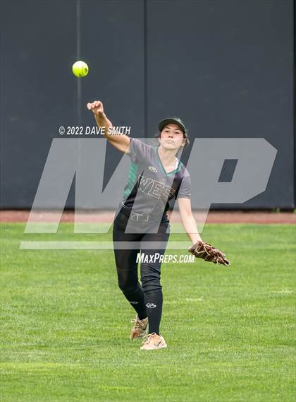 Thumbnail 2 in Keokuk vs Iowa City West (Varsity Classic) photogallery.