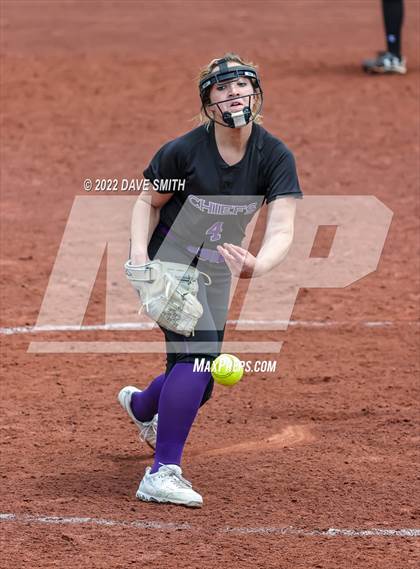 Thumbnail 2 in Keokuk vs Iowa City West (Varsity Classic) photogallery.