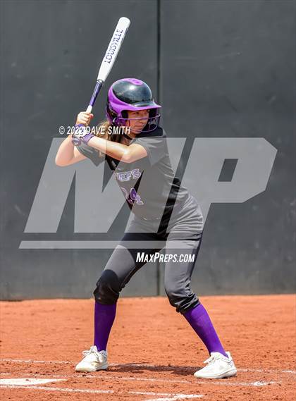 Thumbnail 3 in Keokuk vs Iowa City West (Varsity Classic) photogallery.