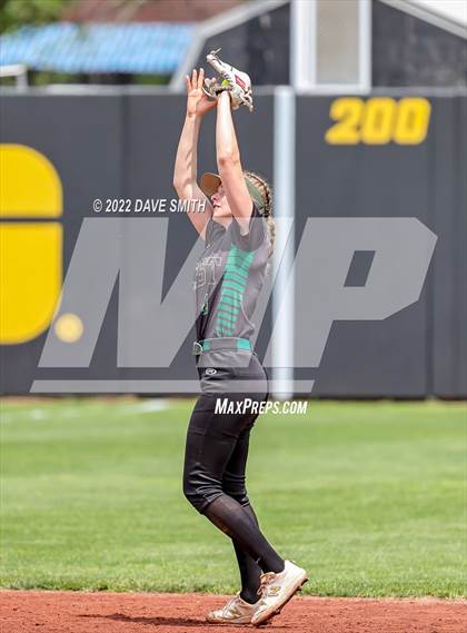 Thumbnail 1 in Keokuk vs Iowa City West (Varsity Classic) photogallery.