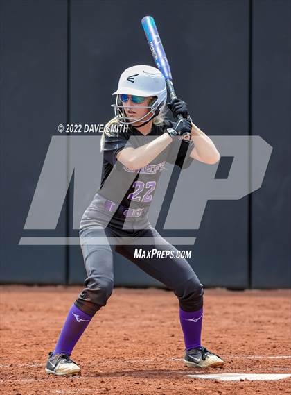 Thumbnail 2 in Keokuk vs Iowa City West (Varsity Classic) photogallery.