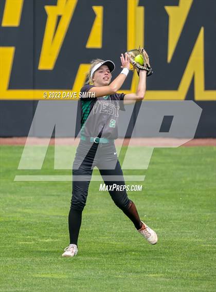 Thumbnail 2 in Keokuk vs Iowa City West (Varsity Classic) photogallery.