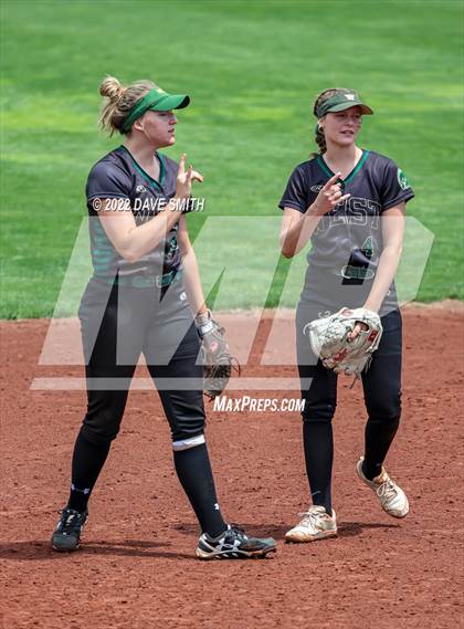 Thumbnail 2 in Keokuk vs Iowa City West (Varsity Classic) photogallery.