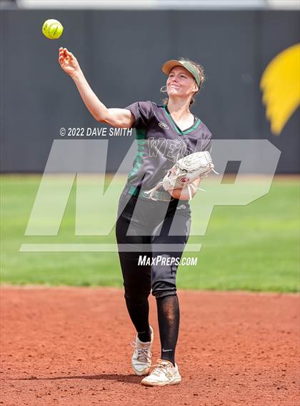 Thumbnail 2 in Keokuk vs Iowa City West (Varsity Classic) photogallery.