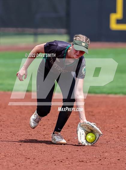 Thumbnail 2 in Keokuk vs Iowa City West (Varsity Classic) photogallery.