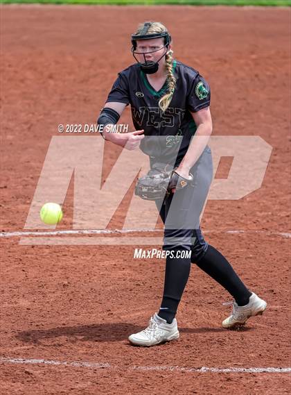 Thumbnail 3 in Keokuk vs Iowa City West (Varsity Classic) photogallery.
