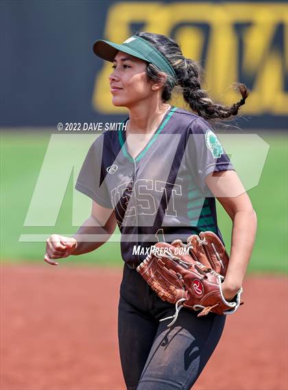 Thumbnail 1 in Keokuk vs Iowa City West (Varsity Classic) photogallery.