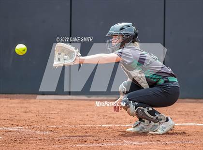 Thumbnail 3 in Keokuk vs Iowa City West (Varsity Classic) photogallery.
