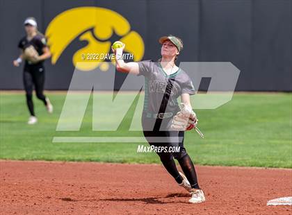 Thumbnail 2 in Keokuk vs Iowa City West (Varsity Classic) photogallery.
