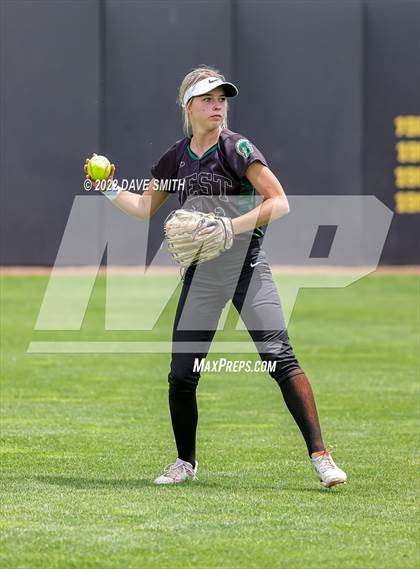 Thumbnail 3 in Keokuk vs Iowa City West (Varsity Classic) photogallery.