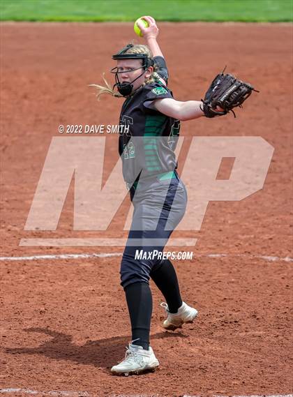 Thumbnail 3 in Keokuk vs Iowa City West (Varsity Classic) photogallery.