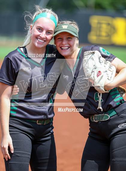 Thumbnail 3 in Keokuk vs Iowa City West (Varsity Classic) photogallery.