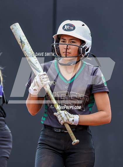 Thumbnail 2 in Keokuk vs Iowa City West (Varsity Classic) photogallery.