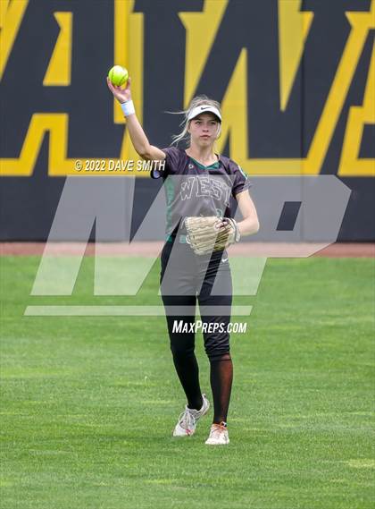 Thumbnail 1 in Keokuk vs Iowa City West (Varsity Classic) photogallery.