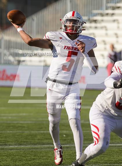 Thumbnail 3 in Milford vs. Beaver (UHSAA 1A Semifinal) photogallery.