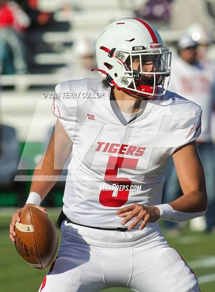 Thumbnail 1 in Milford vs. Beaver (UHSAA 1A Semifinal) photogallery.