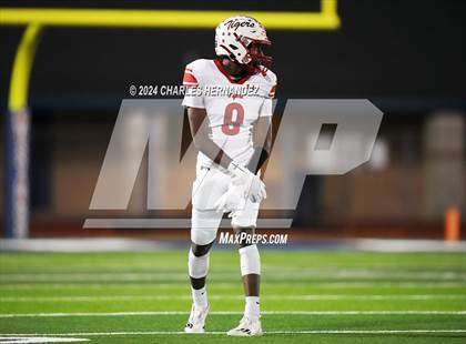 Thumbnail 1 in Grapeland vs Bremond (UIL 2A Football Division II Quarterfinal Playoff) photogallery.