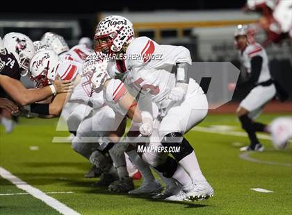 Thumbnail 1 in Grapeland vs Bremond (UIL 2A Football Division II Quarterfinal Playoff) photogallery.