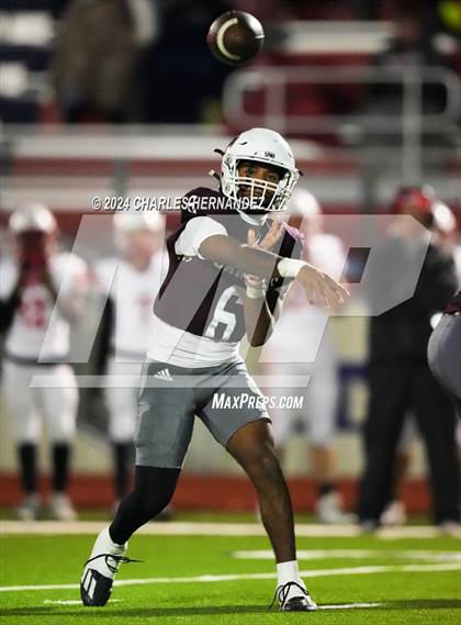 Thumbnail 2 in Grapeland vs Bremond (UIL 2A Football Division II Quarterfinal Playoff) photogallery.