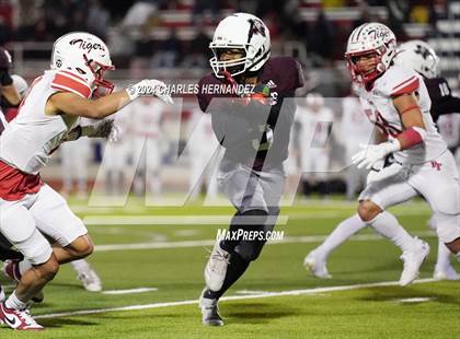 Thumbnail 3 in Grapeland vs Bremond (UIL 2A Football Division II Quarterfinal Playoff) photogallery.