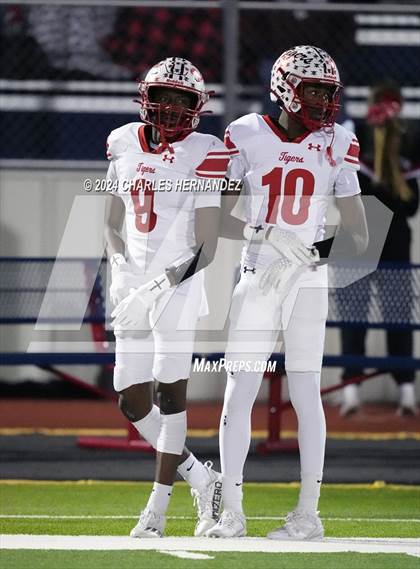 Thumbnail 2 in Grapeland vs Bremond (UIL 2A Football Division II Quarterfinal Playoff) photogallery.