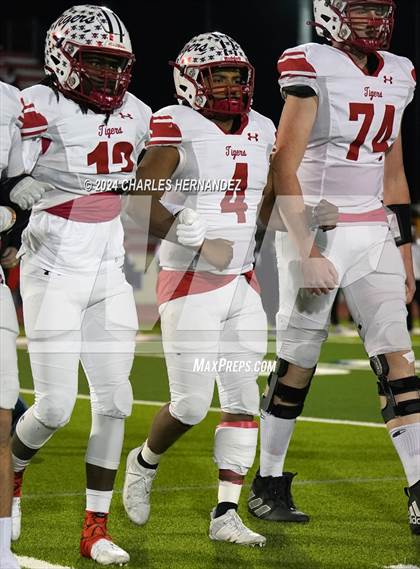 Thumbnail 1 in Grapeland vs Bremond (UIL 2A Football Division II Quarterfinal Playoff) photogallery.