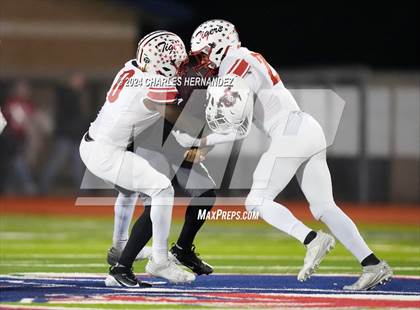 Thumbnail 2 in Grapeland vs Bremond (UIL 2A Football Division II Quarterfinal Playoff) photogallery.