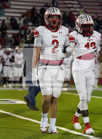Thumbnail 2 in Grapeland vs Bremond (UIL 2A Football Division II Quarterfinal Playoff) photogallery.