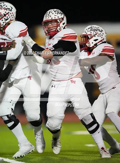 Thumbnail 1 in Grapeland vs Bremond (UIL 2A Football Division II Quarterfinal Playoff) photogallery.
