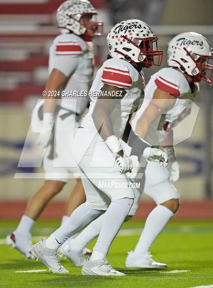 Thumbnail 2 in Grapeland vs Bremond (UIL 2A Football Division II Quarterfinal Playoff) photogallery.