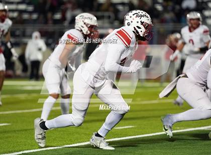 Thumbnail 3 in Grapeland vs Bremond (UIL 2A Football Division II Quarterfinal Playoff) photogallery.