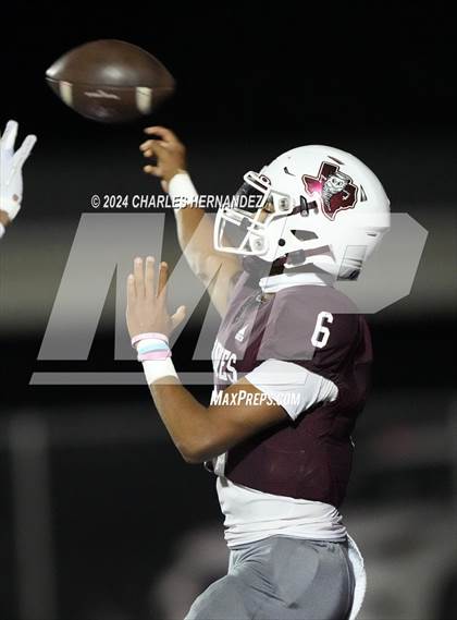 Thumbnail 3 in Grapeland vs Bremond (UIL 2A Football Division II Quarterfinal Playoff) photogallery.