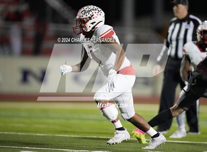 Thumbnail 1 in Grapeland vs Bremond (UIL 2A Football Division II Quarterfinal Playoff) photogallery.
