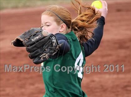 Thumbnail 3 in Oshkosh North vs Appleton North photogallery.