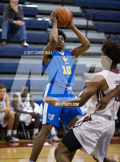 Thumbnail 2 in Carmel Christian vs. Seffner Christian (Hoodie's House Hoops Classic) photogallery.