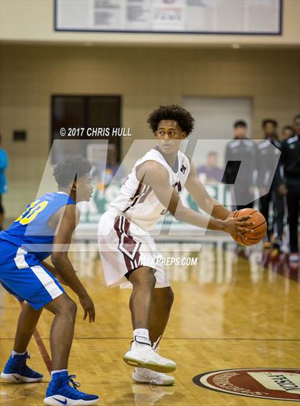 Thumbnail 2 in Carmel Christian vs. Seffner Christian (Hoodie's House Hoops Classic) photogallery.