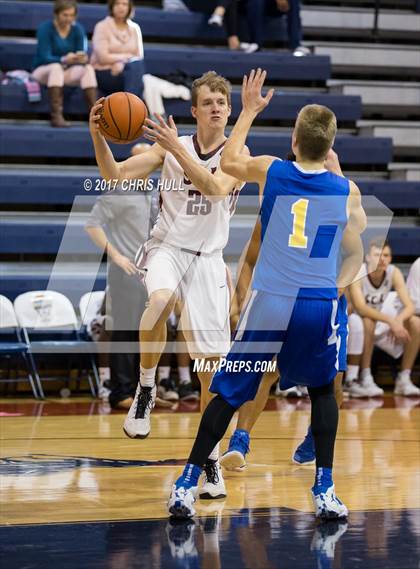 Thumbnail 2 in Carmel Christian vs. Seffner Christian (Hoodie's House Hoops Classic) photogallery.