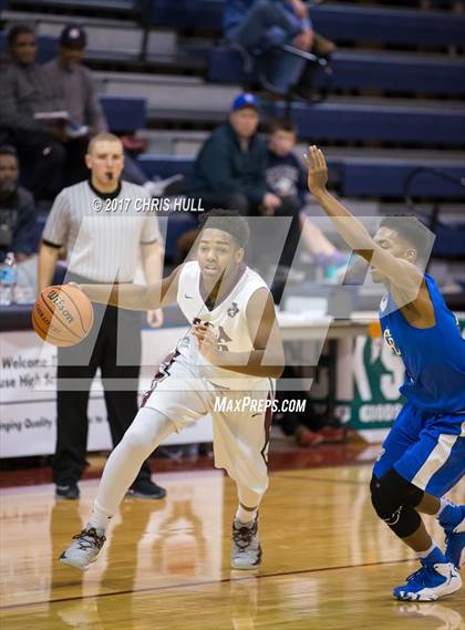 Thumbnail 3 in Carmel Christian vs. Seffner Christian (Hoodie's House Hoops Classic) photogallery.