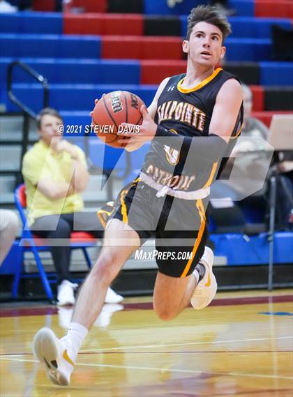 Thumbnail 2 in Salpointe Catholic vs. Davis photogallery.