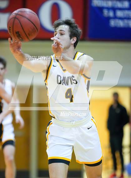 Thumbnail 2 in Salpointe Catholic vs. Davis photogallery.