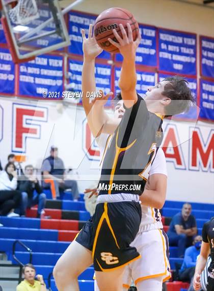 Thumbnail 3 in Salpointe Catholic vs. Davis photogallery.