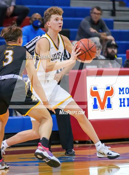 Thumbnail 2 in Salpointe Catholic vs. Davis photogallery.