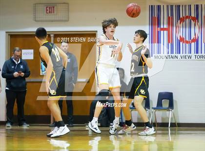 Thumbnail 1 in Salpointe Catholic vs. Davis photogallery.
