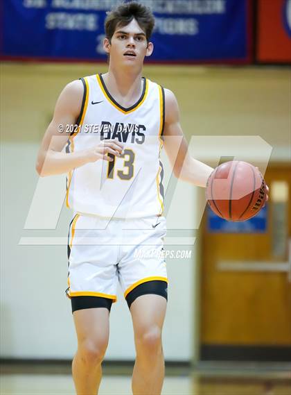 Thumbnail 3 in Salpointe Catholic vs. Davis photogallery.