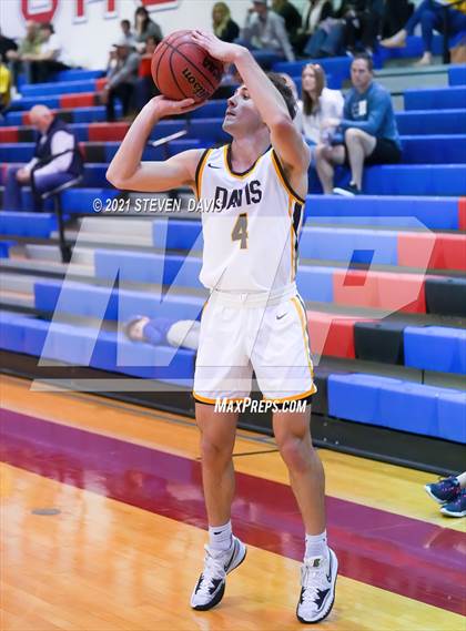 Thumbnail 2 in Salpointe Catholic vs. Davis photogallery.
