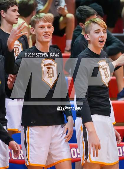 Thumbnail 3 in Salpointe Catholic vs. Davis photogallery.