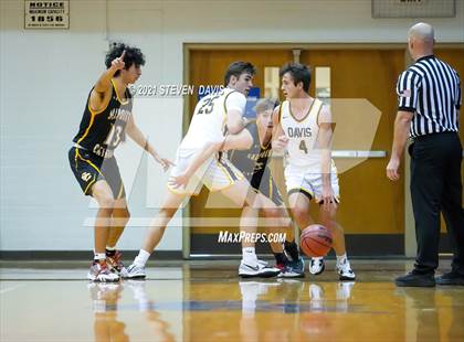 Thumbnail 2 in Salpointe Catholic vs. Davis photogallery.